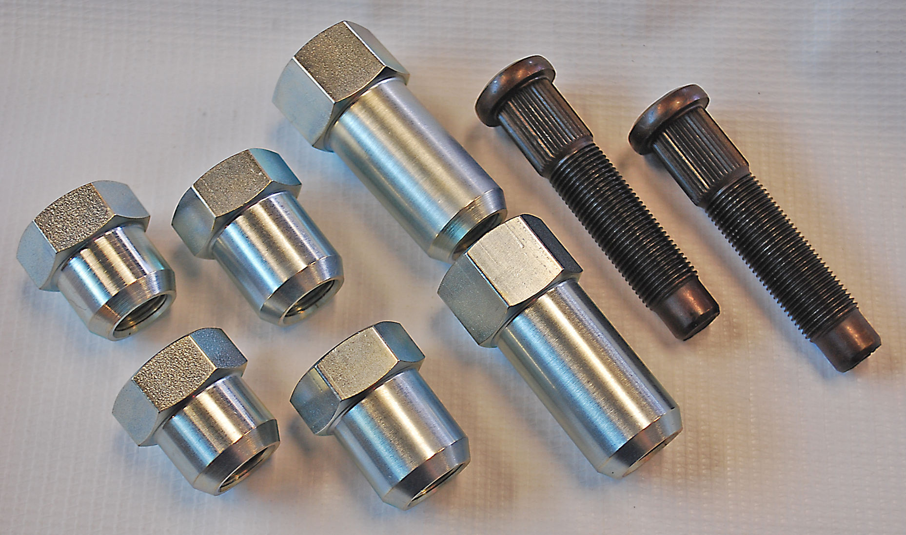 5/8" ZincPlated Race Lug Nuts with 30Degree Conical Seat Solo